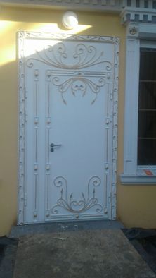 Установка входных металлических дверей