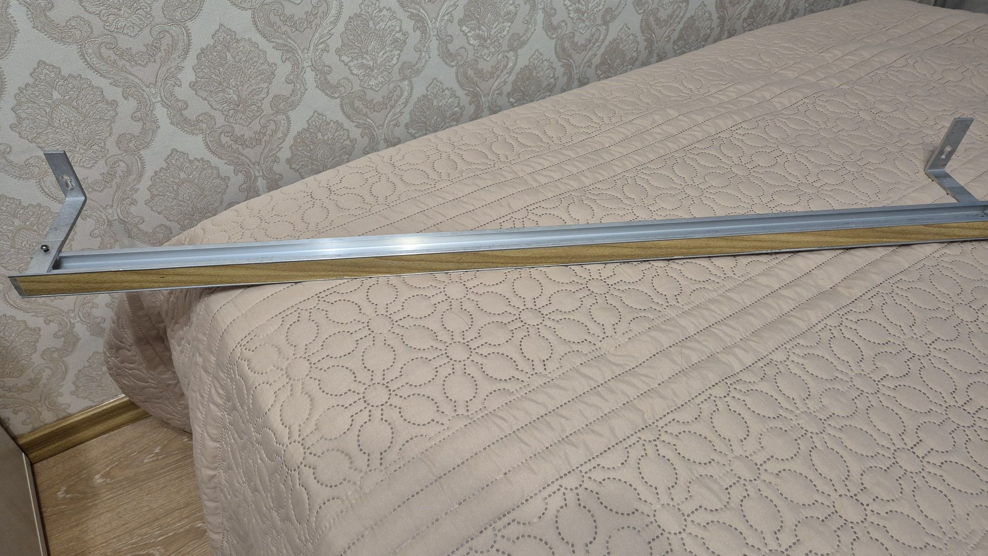 Продам карниз настенный 215см
