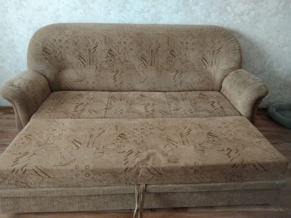 Продам коричневый диван
