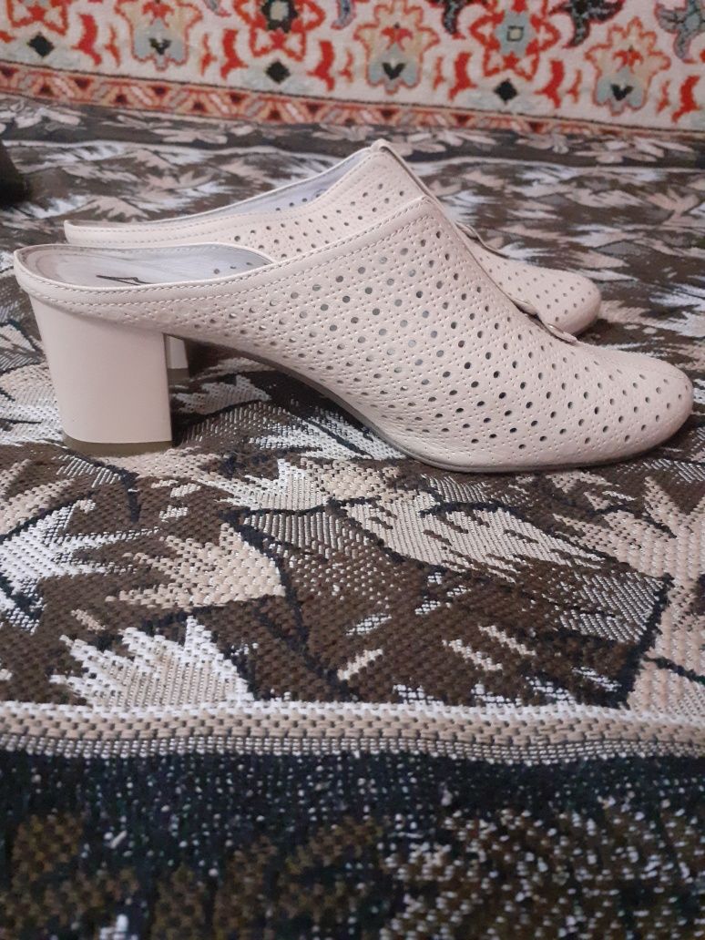 Шлепки, босоножки