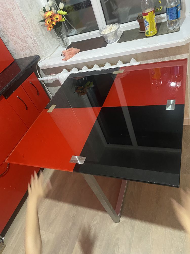 Продам стекляный стол