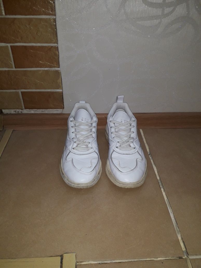 Фирменные кожаные кроссовки Adidas размер 40-41