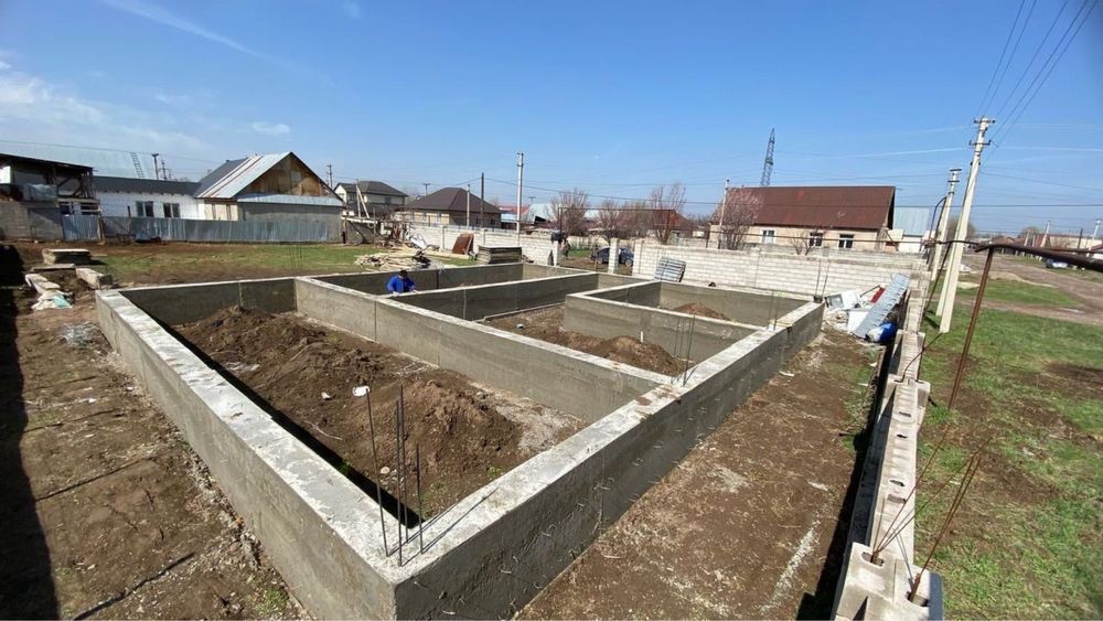 Заливка фундамента с опалубкой, установка опалубка, бетон доставка