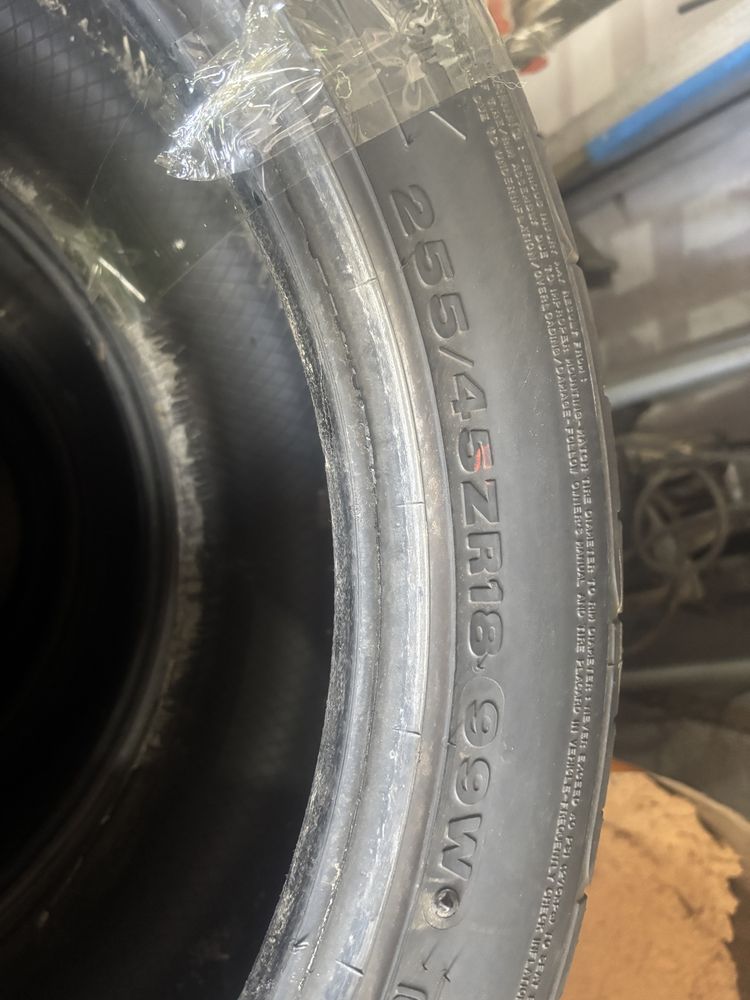 Продам комплект шин 255/45 R18