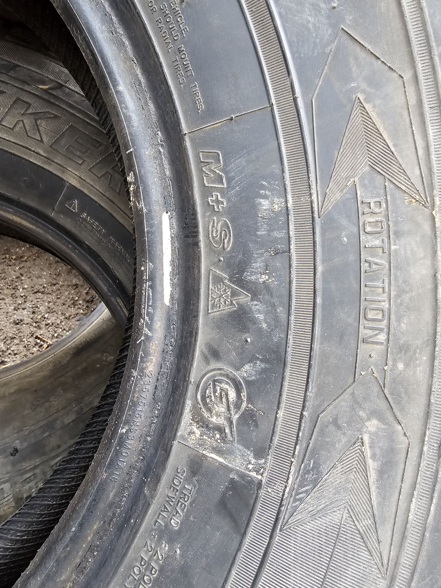 Продам шины  235.75.R15