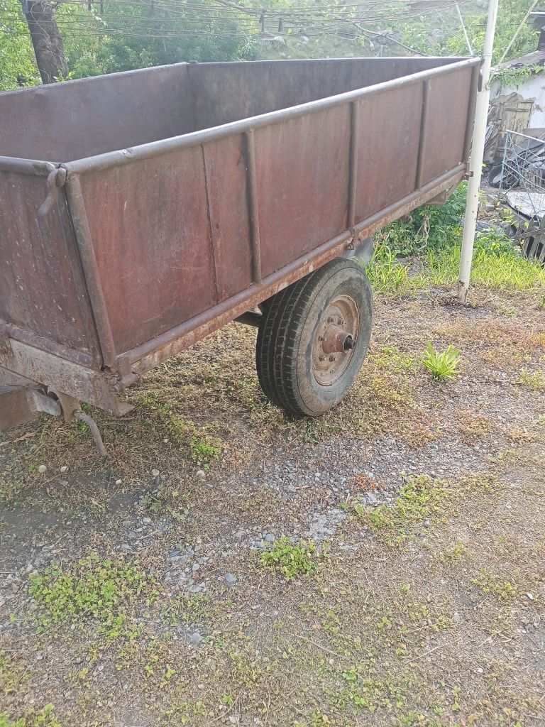 Продам средний прицеп.