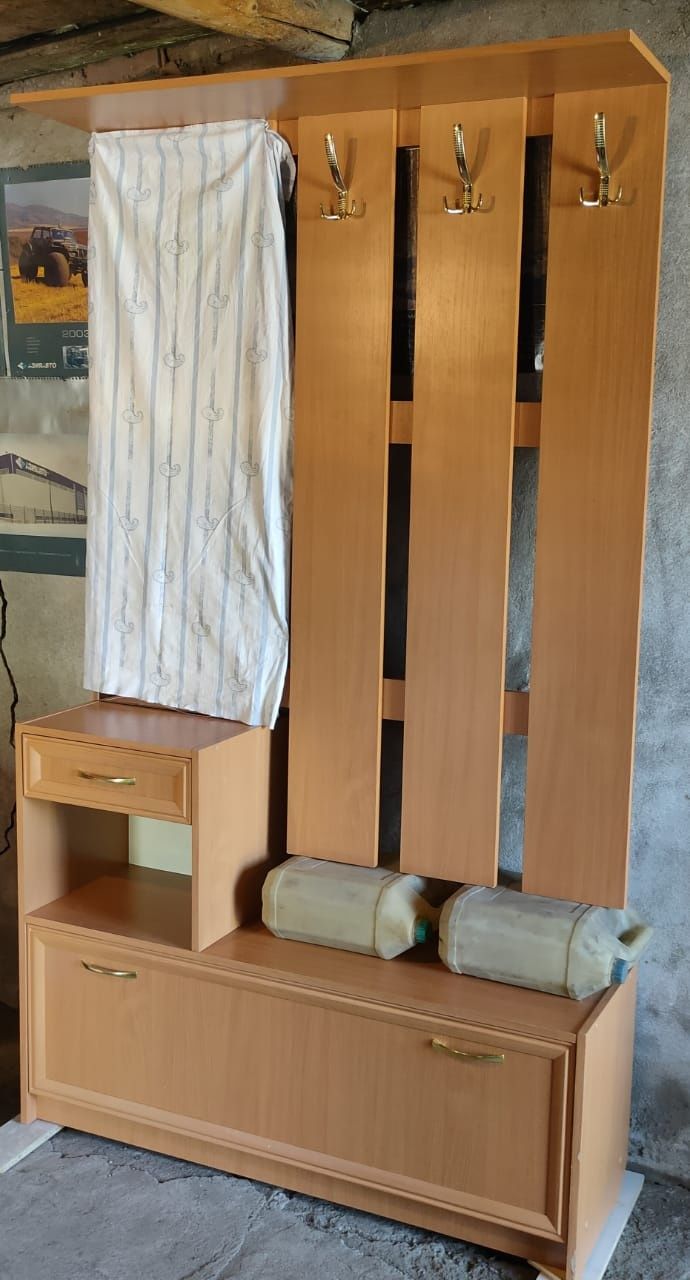 Продам прихожую.