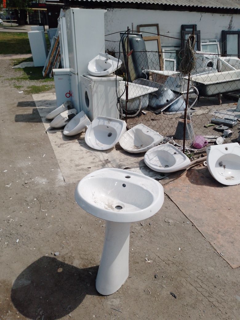 Улица Азаттык дом51 Продам раковины  керамические