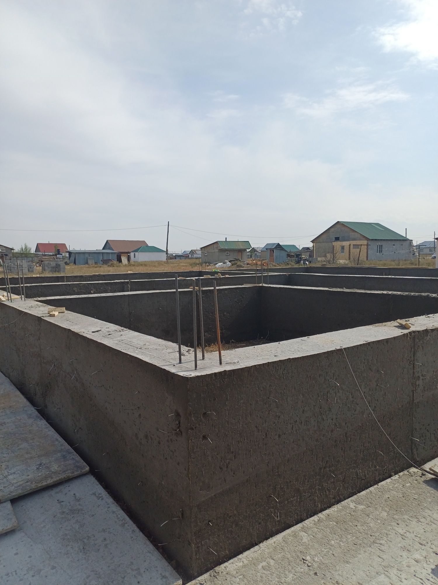 Участок 8 соток есть свет газ