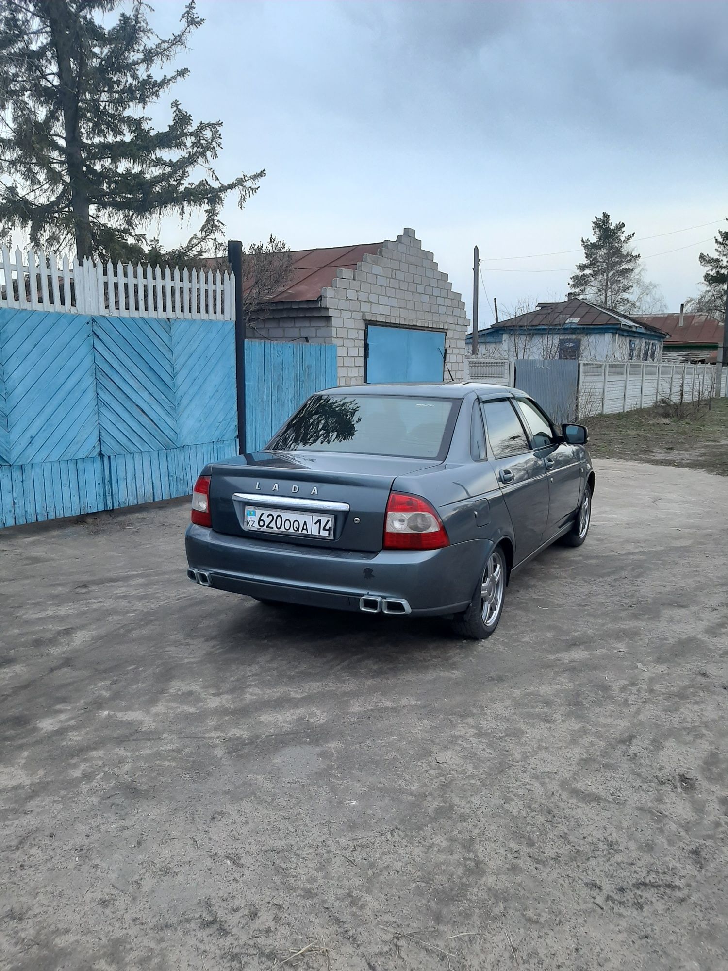 Продам приора хоршем состояние вложение не требует.