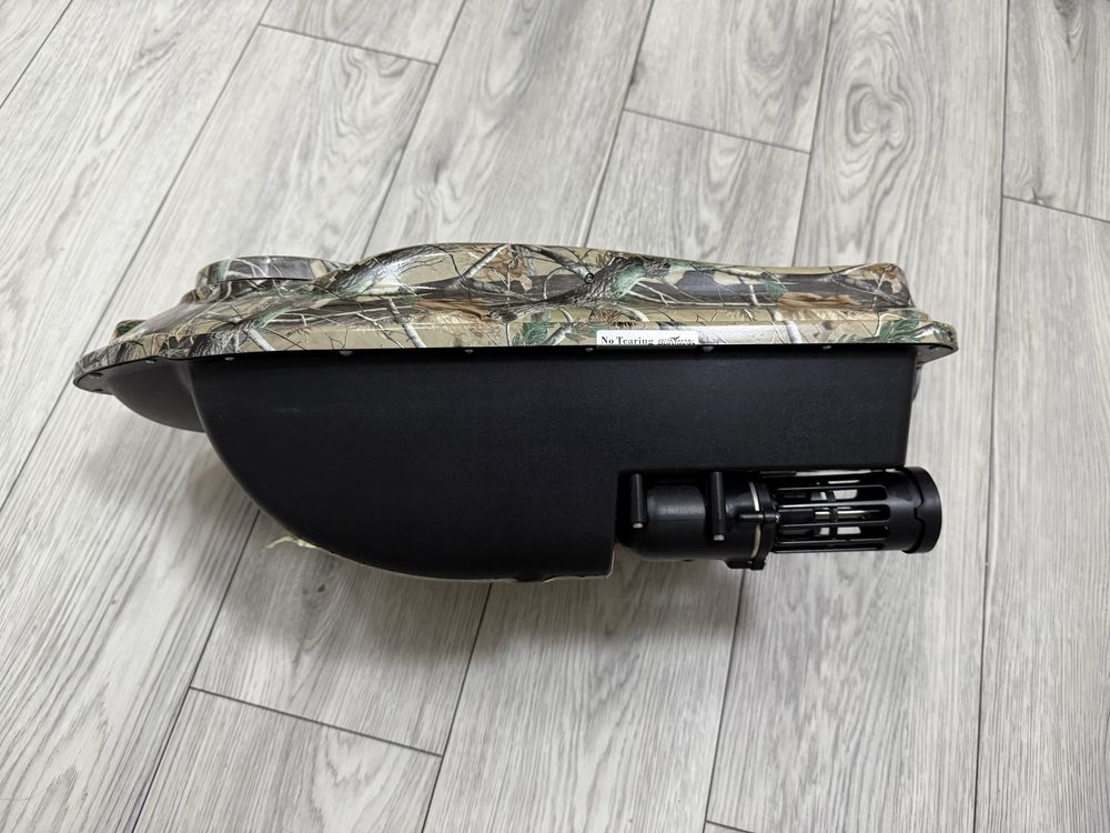 Прикормочный кораблик BOATMAN Actor GPS CAMO