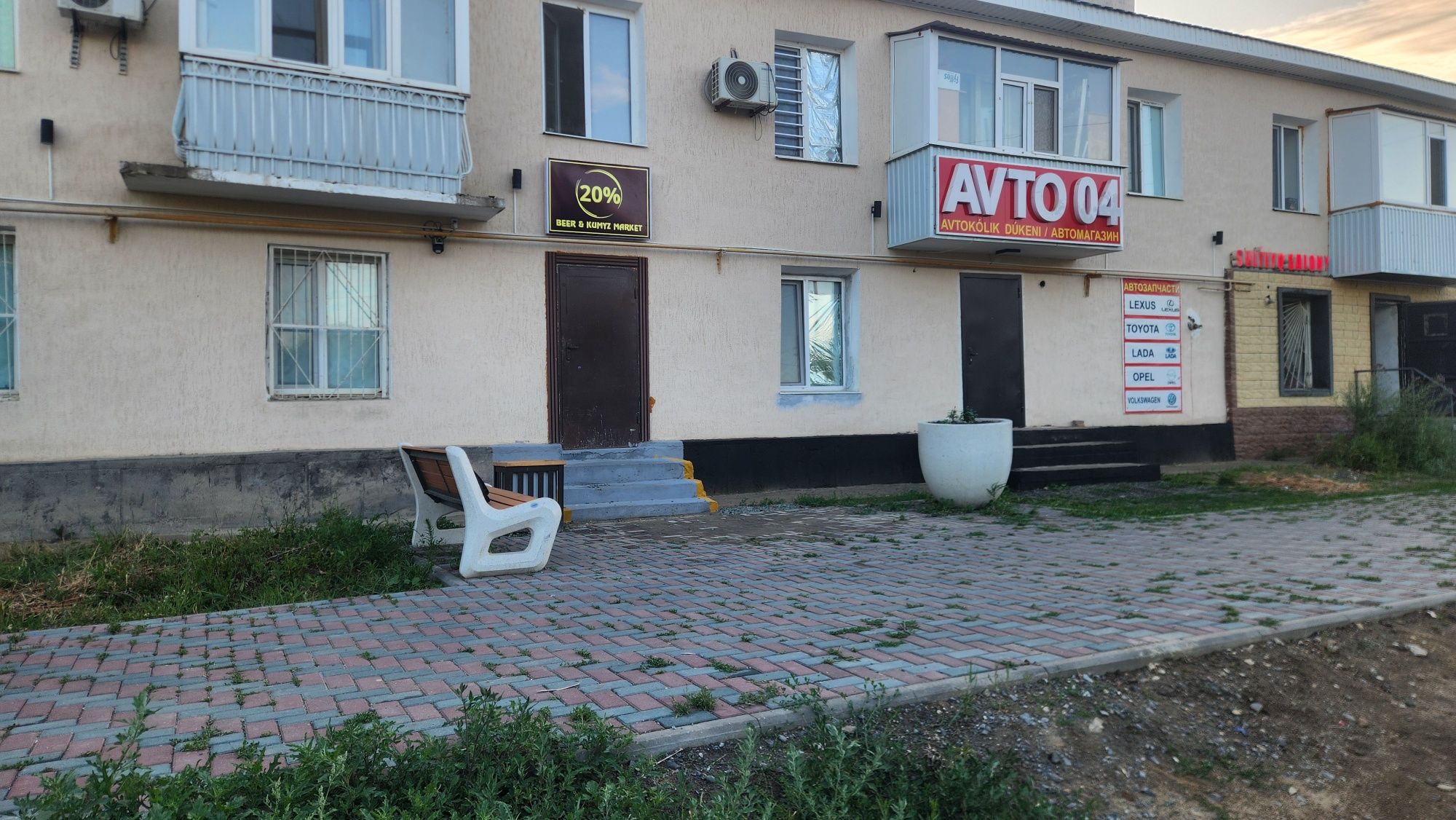 Продаётся коммерческое помещение рядом бассейна.