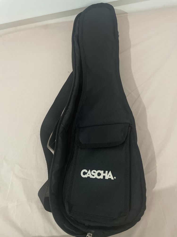 Срочно продам укулеле с чехлом б/у