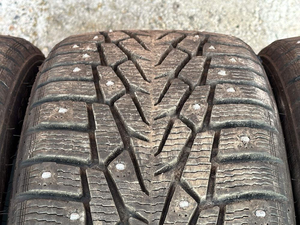 Зимняя резина 215/50 17 Nokian