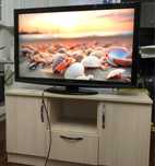 Телевизор Panasonic 42” (Full HD) с подставкой/тумбой