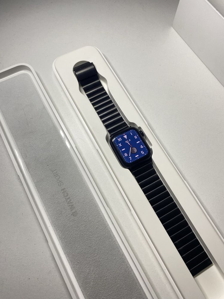 Apple watch series SE (Gen2) 2024года 40mm 100% емкость