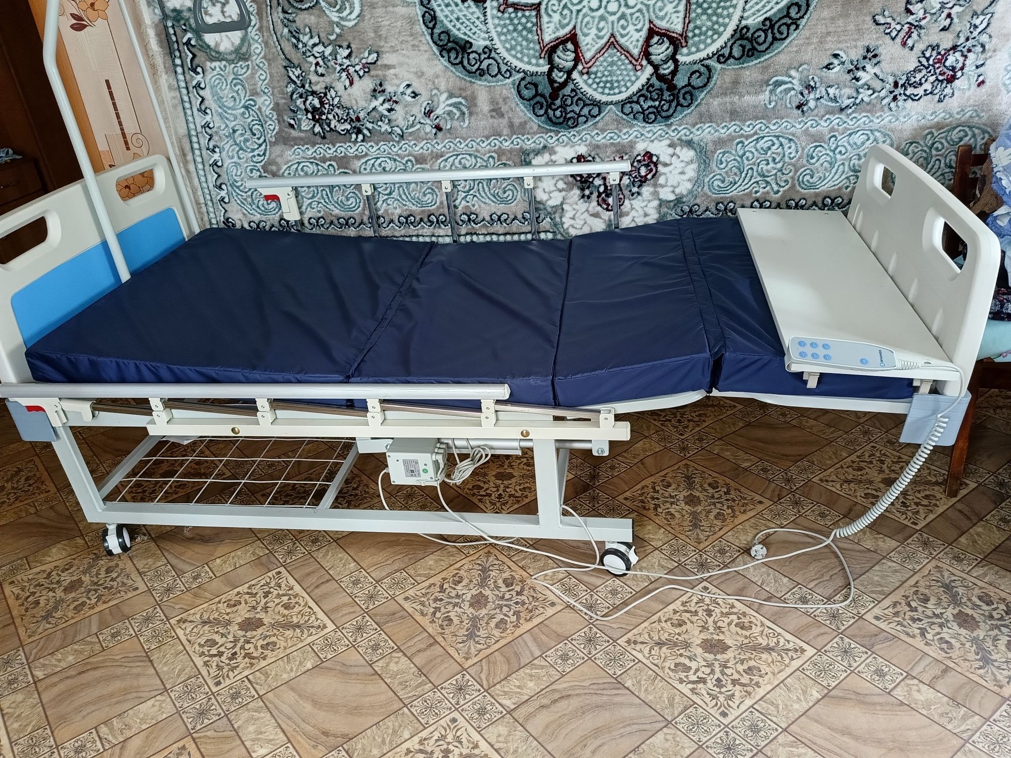 Продам медицинскую кровать с электроприводом
