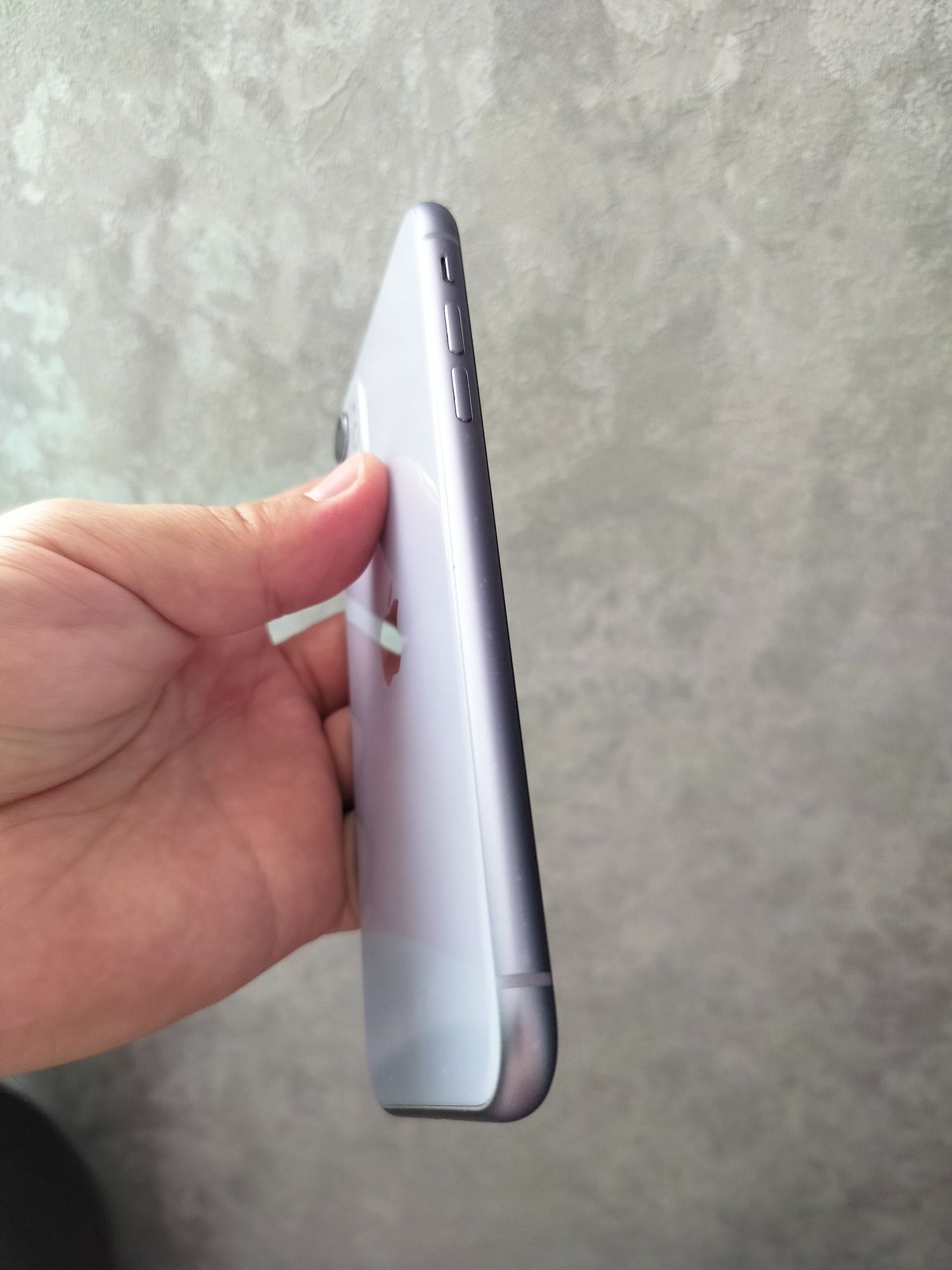 iPhone 11 в идеальном состоянии