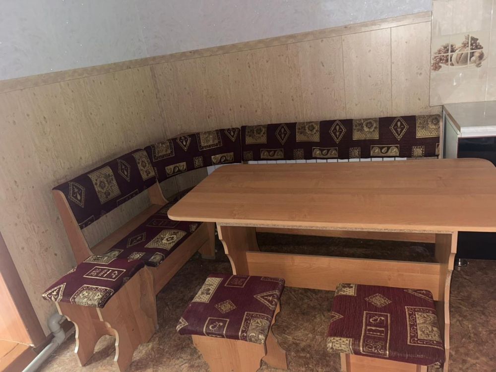 Стол, табуретки, угловой
