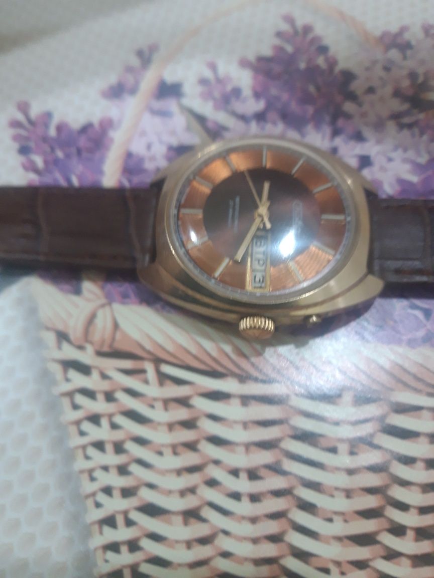 Продам Часы Слава СССР в отличном 30 тысяч состоянии