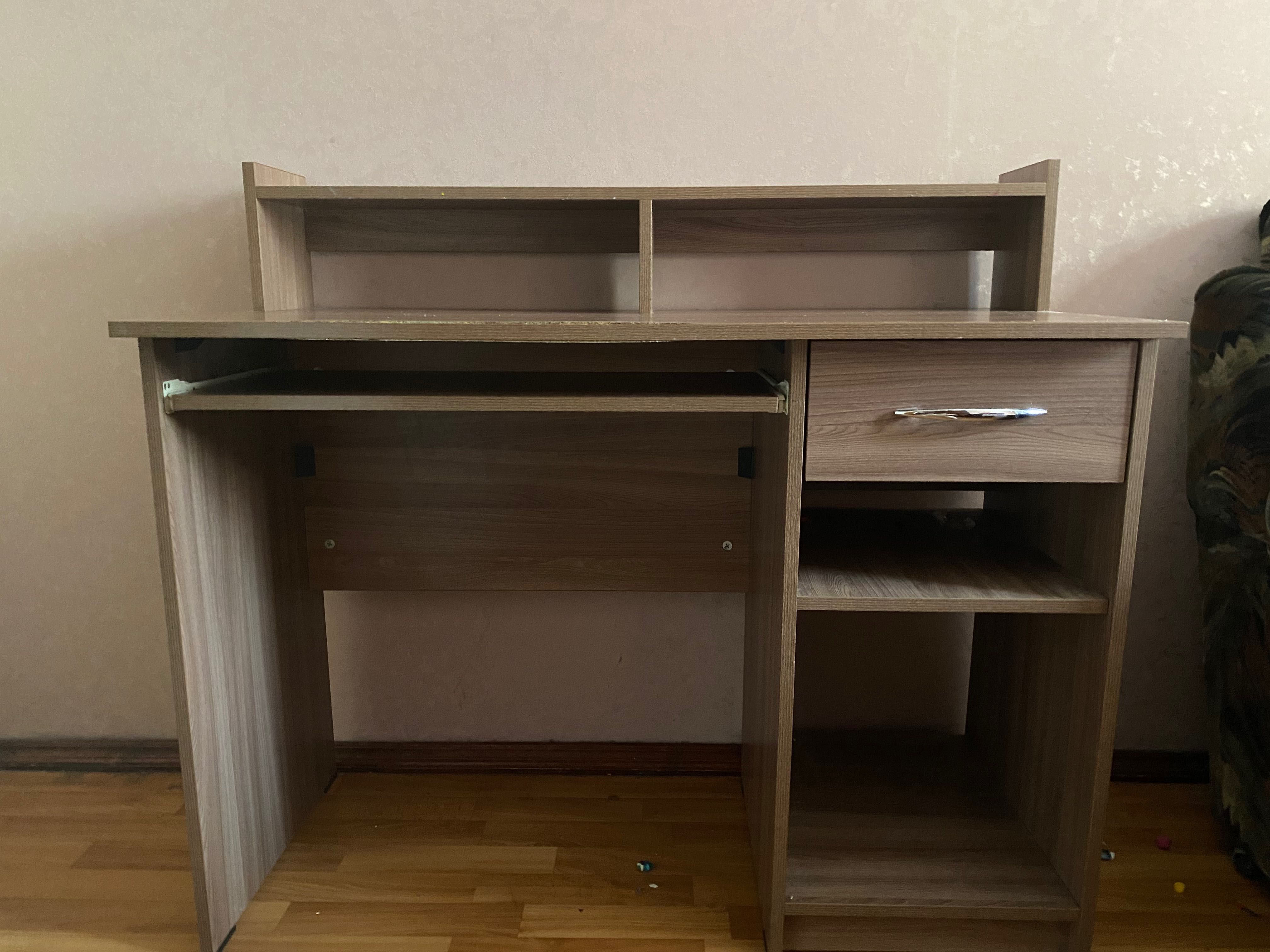 Стол компьютерный