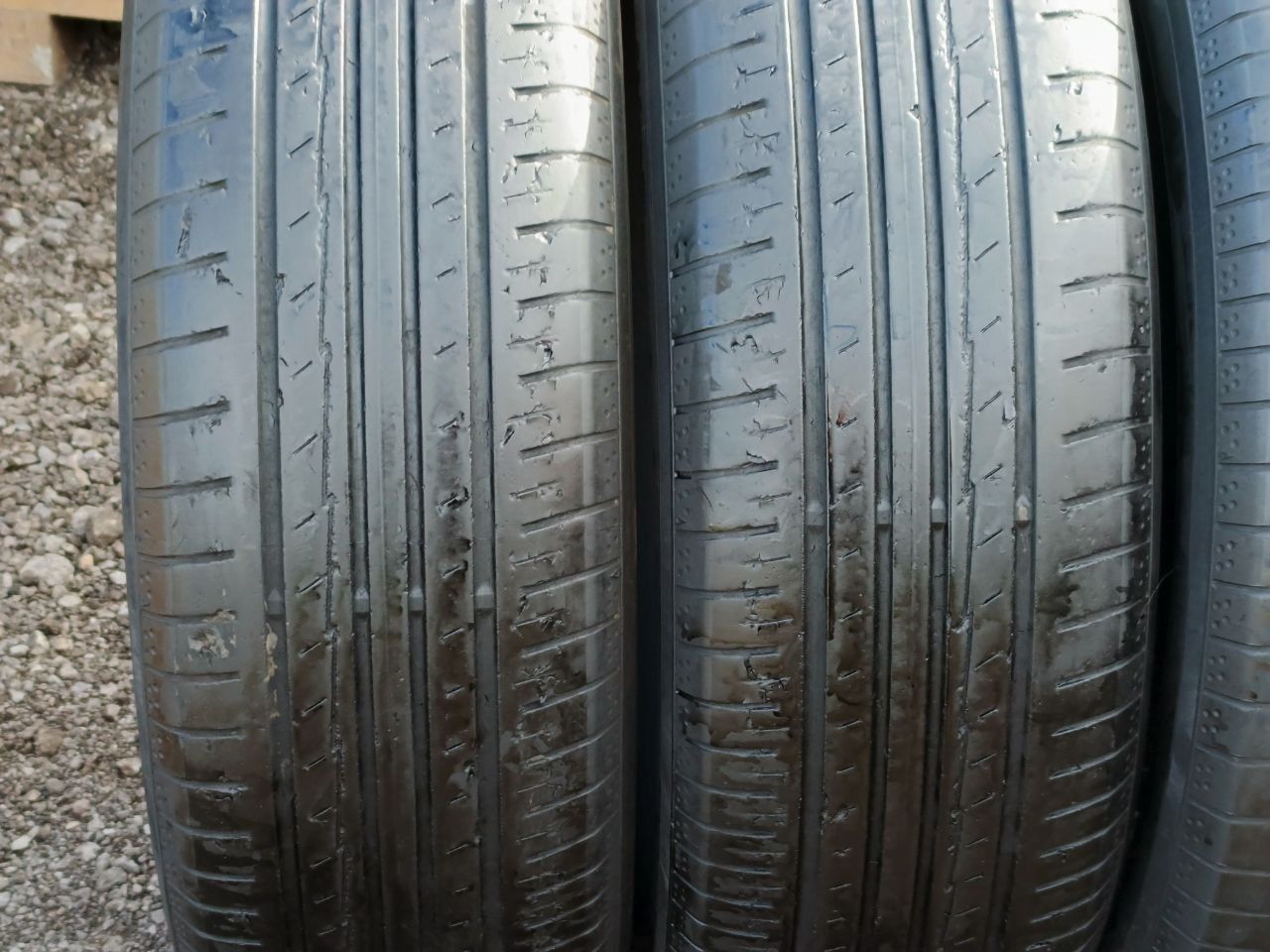 Шины безкамерки комплект 4 шт размер  215/65 R17