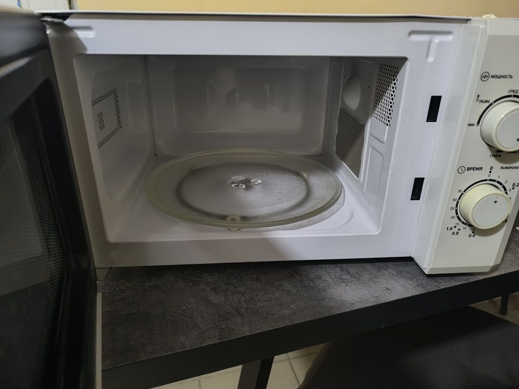 Микроволновку продам