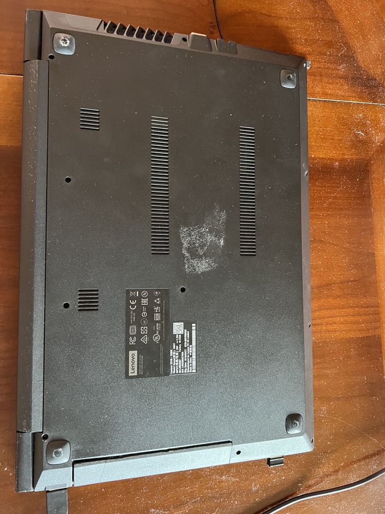 Lenovo V310-15IKB, Intel i5-7200U, 2,5G/8G/1 TB/AMD R5-2MB