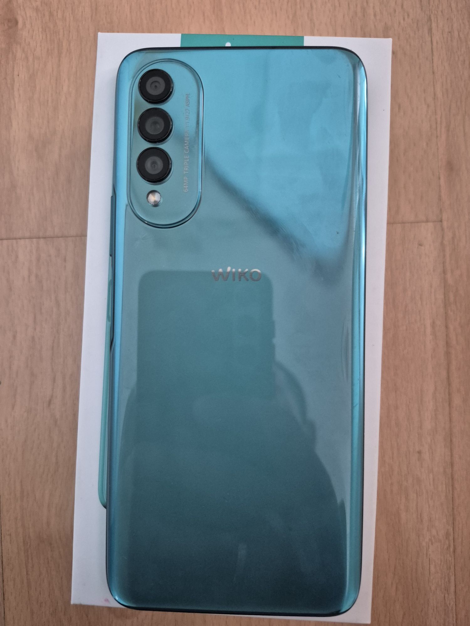 Продам смартфон Wiko T50