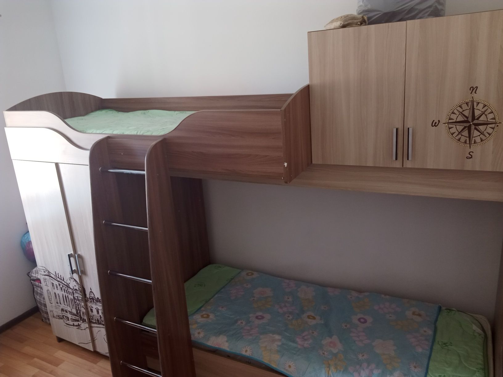 Двухярустная кровать с шкафом