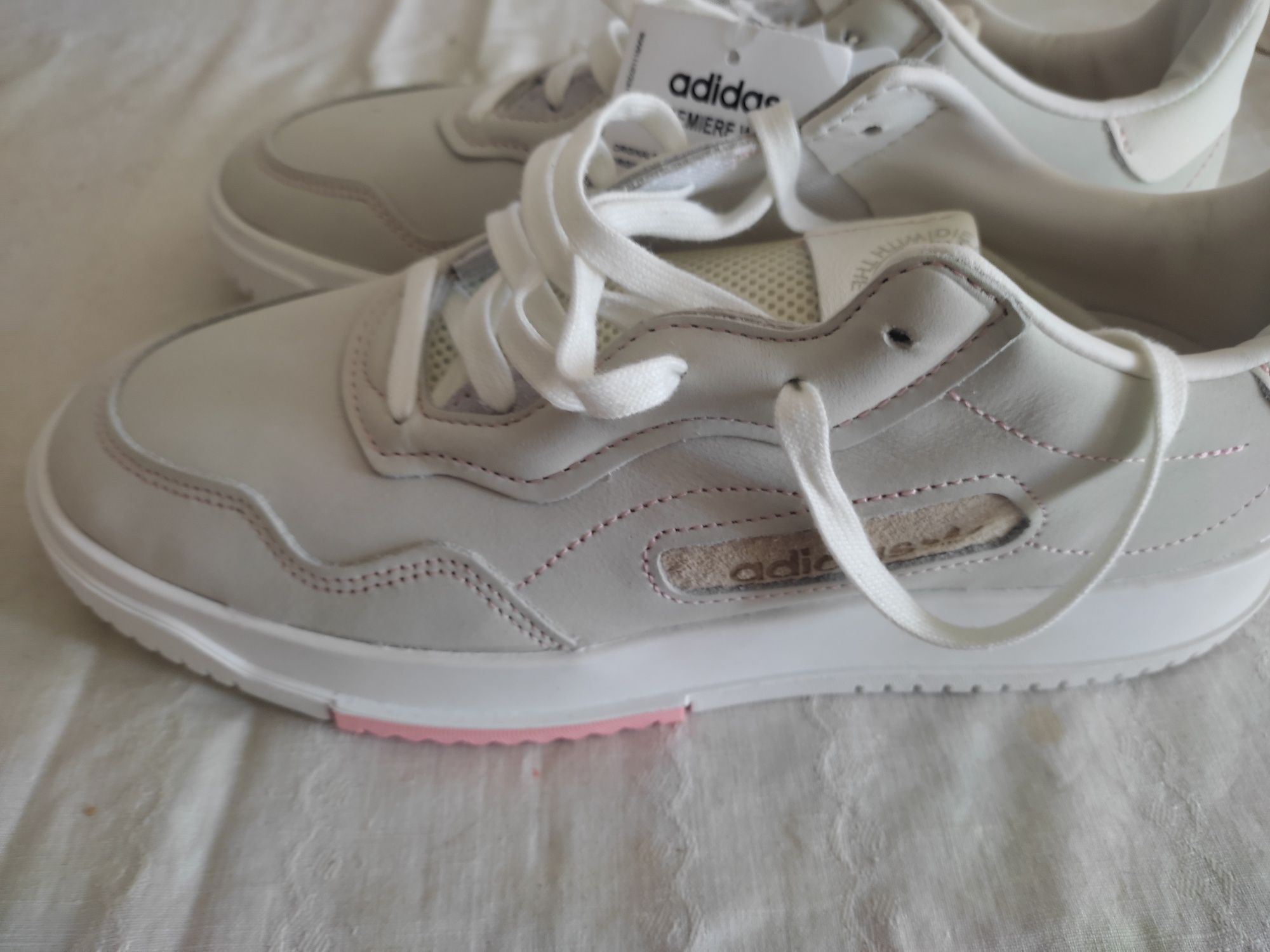 Кроссовки adidas кожаные 42