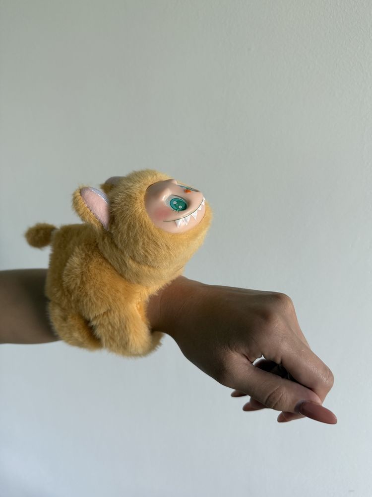 Лабубу игрушки и браслеты