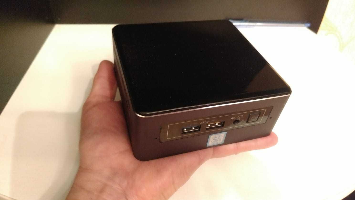 Мини-компьютер Intel NUC, Core i5/8/1000GB/SSD. С монитором Samsung.