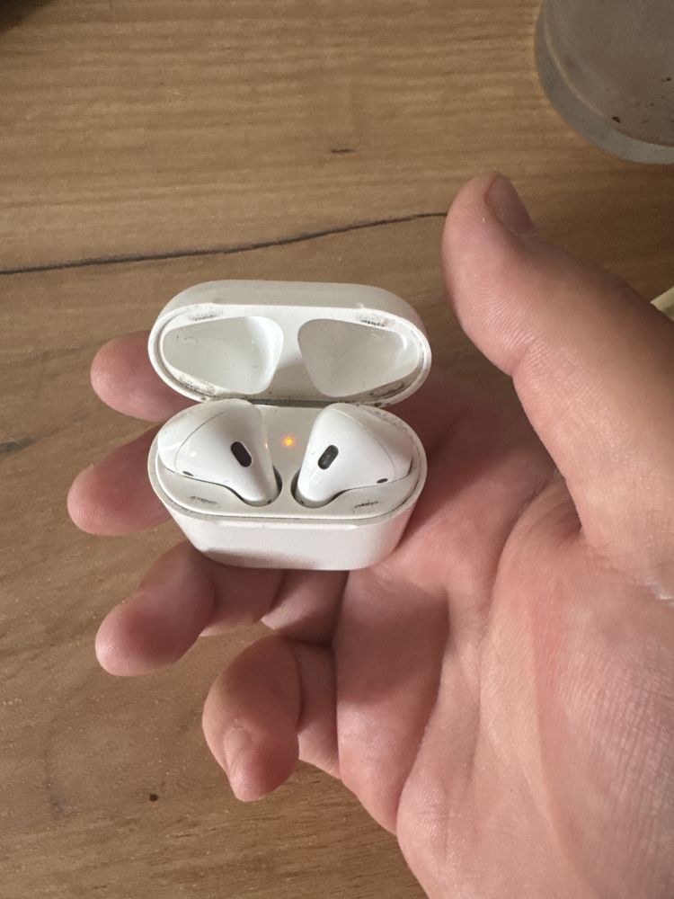 Наушники AirPods