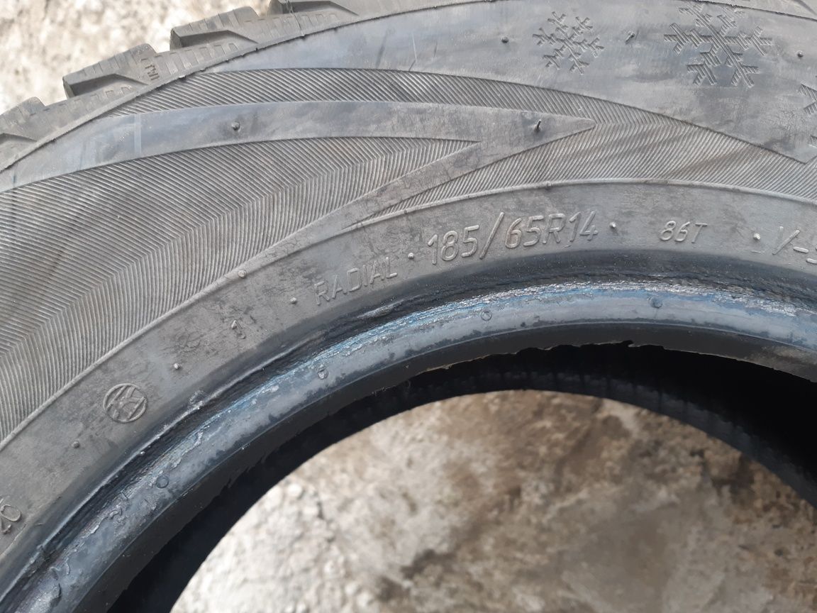 Продам зимние шипованные  резины с титановыми дисками
