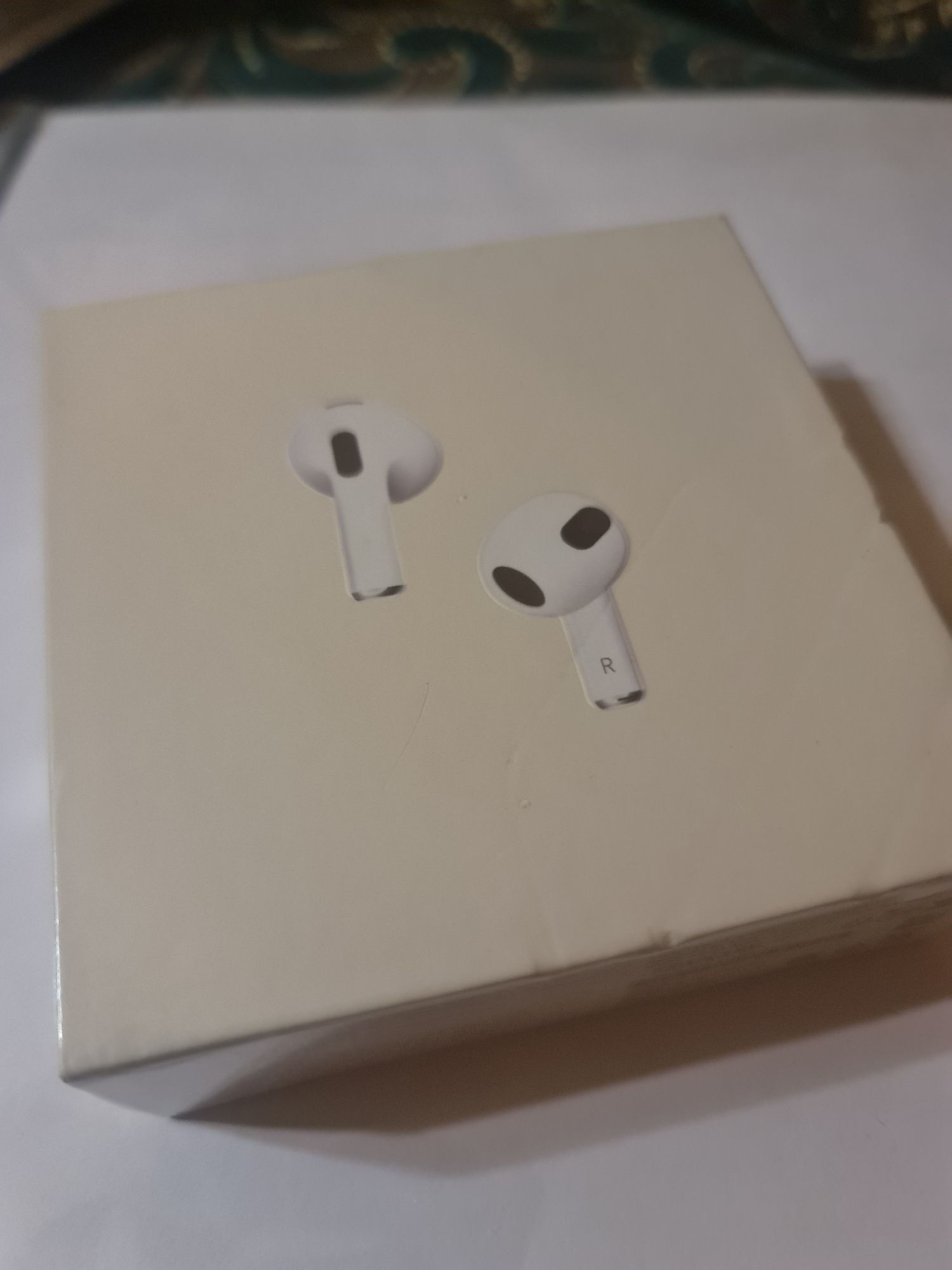 Продам Apple Airpods 3