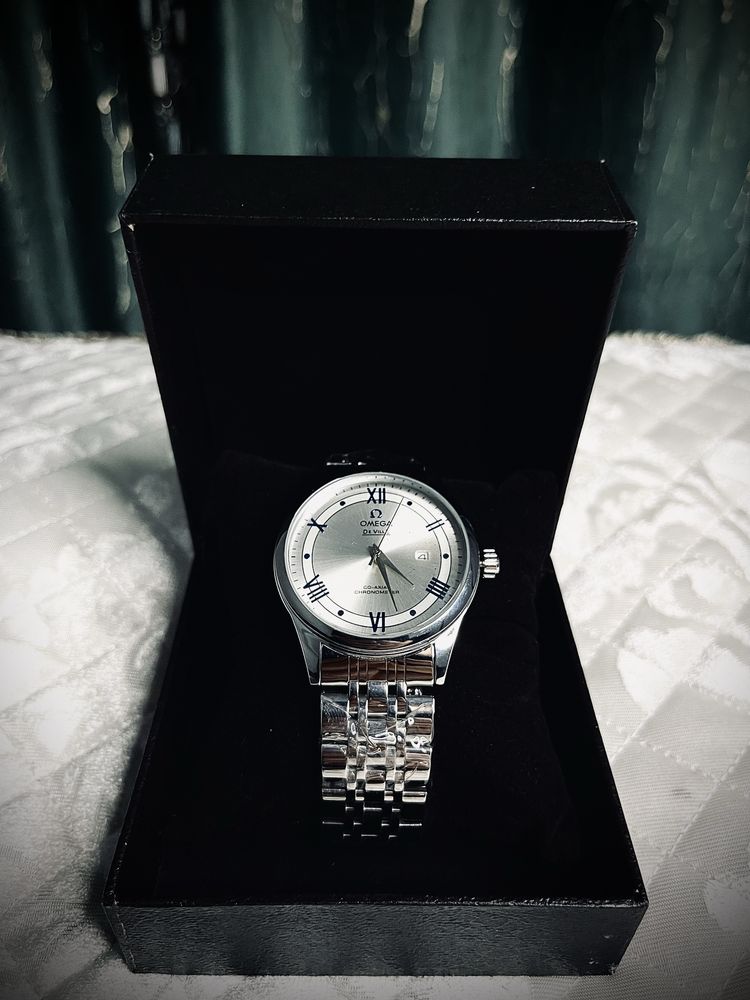 Часы бренда omega