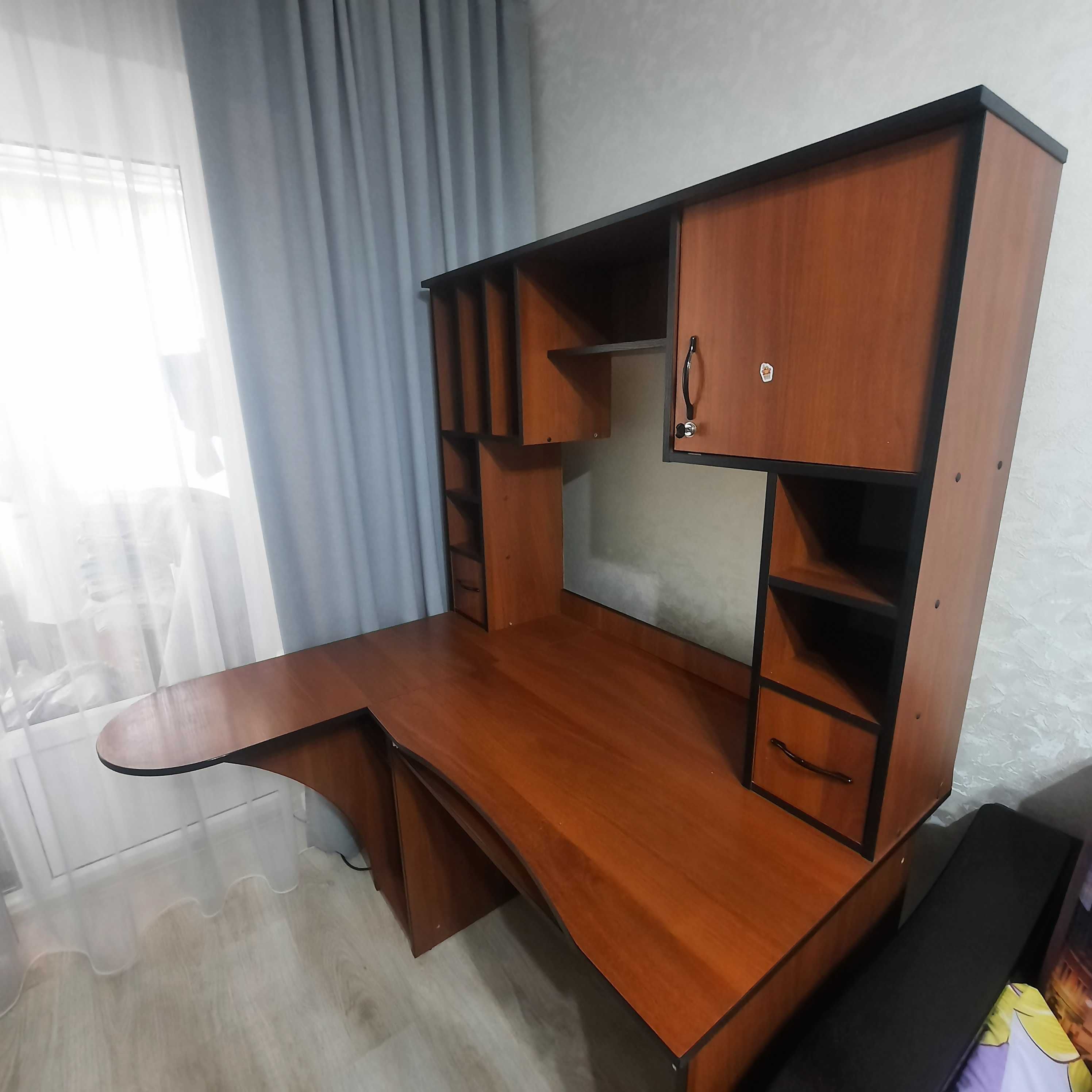 продам компьютерный стол