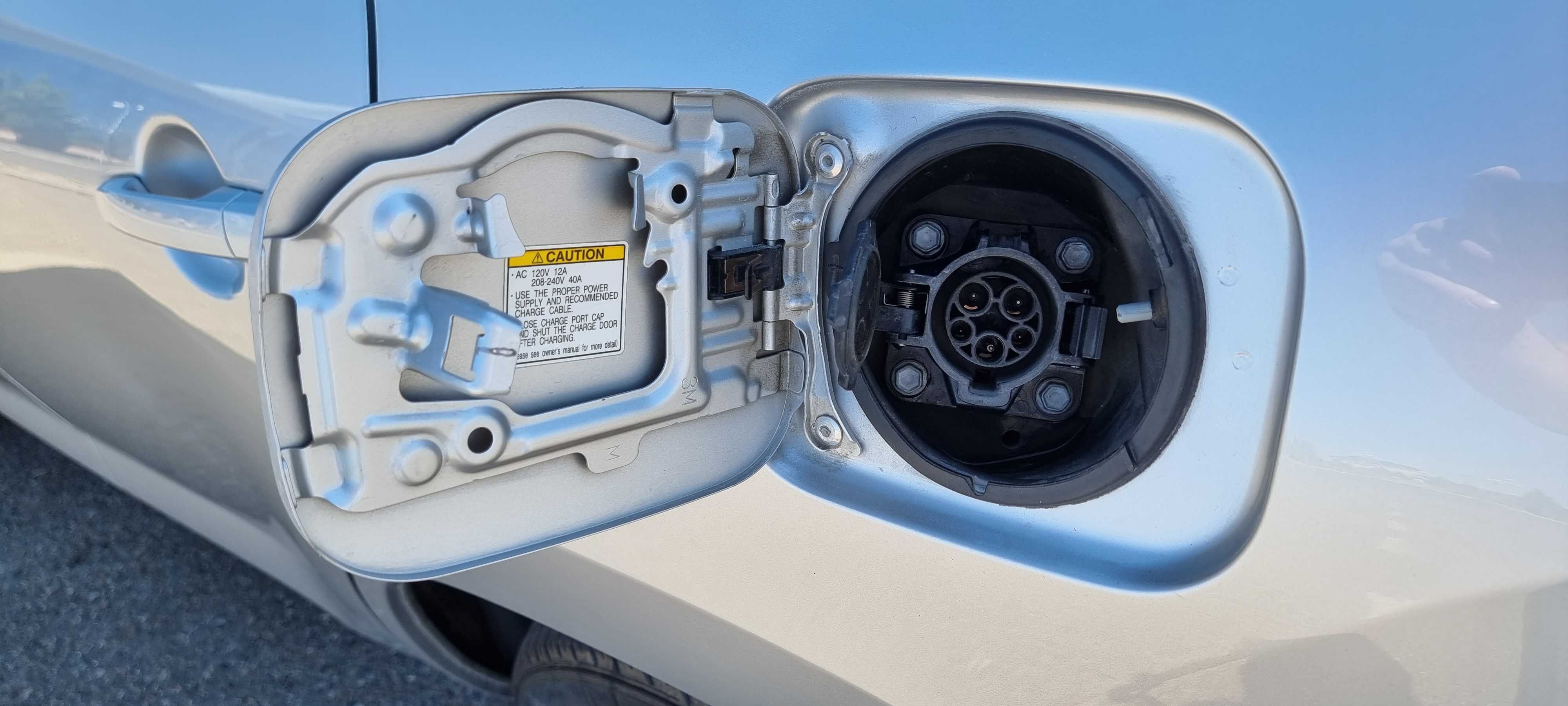 Toyota RAV4 EV 2012 г. Электромобиль