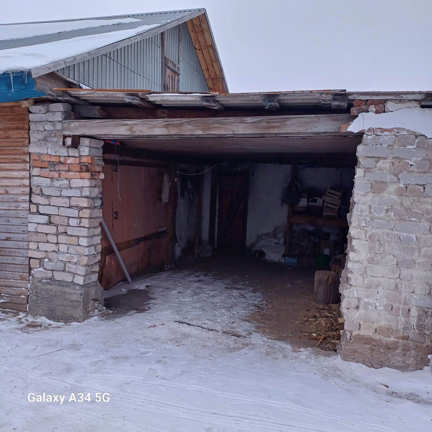 Продам дом 4-х комнатные кухня ,зал, детский, спальня, сарай, гараж