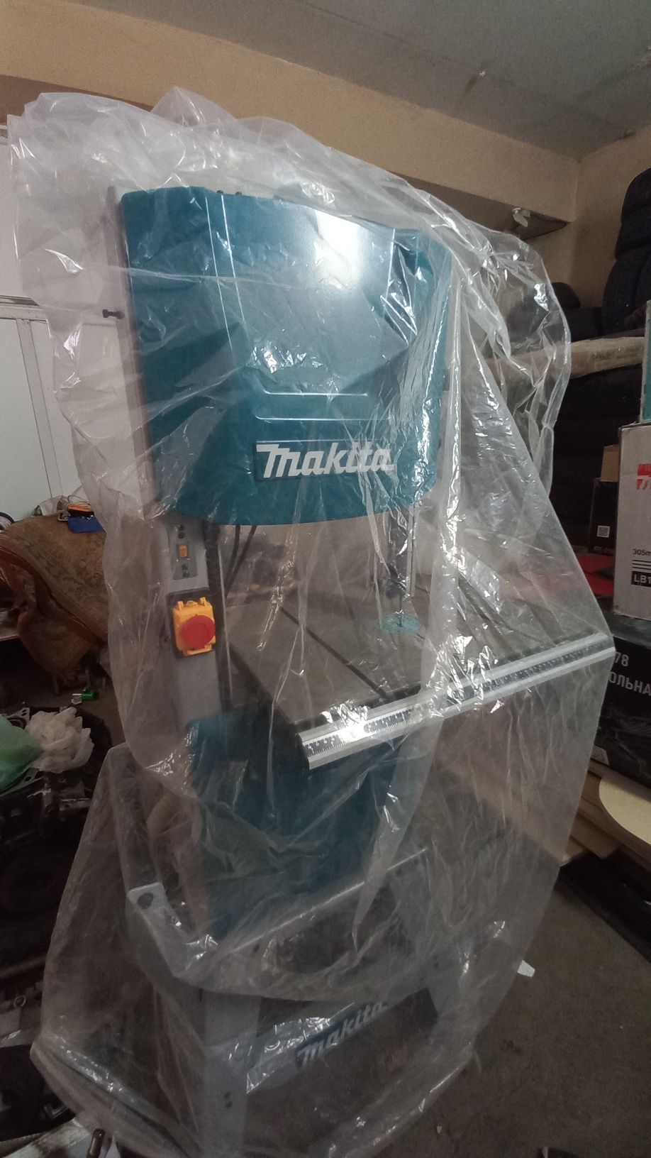 Ленточная пила Makita LB1200F