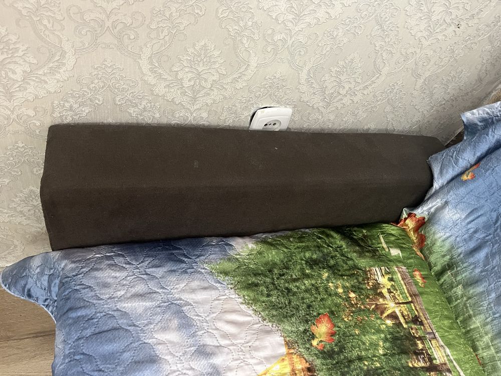 Диван ……………………….