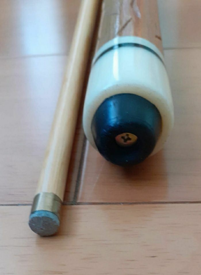 Кий  биллиардный (ручной работы).