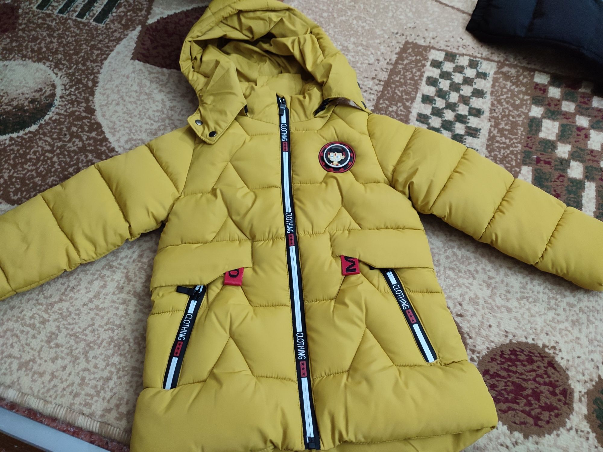 Продам куртки детские