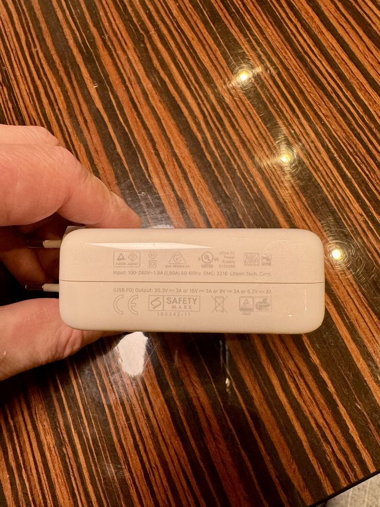Блок питания Apple 61W USB-C. Оригинал