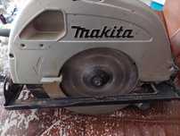 Дисковая пила Makita 5704 R