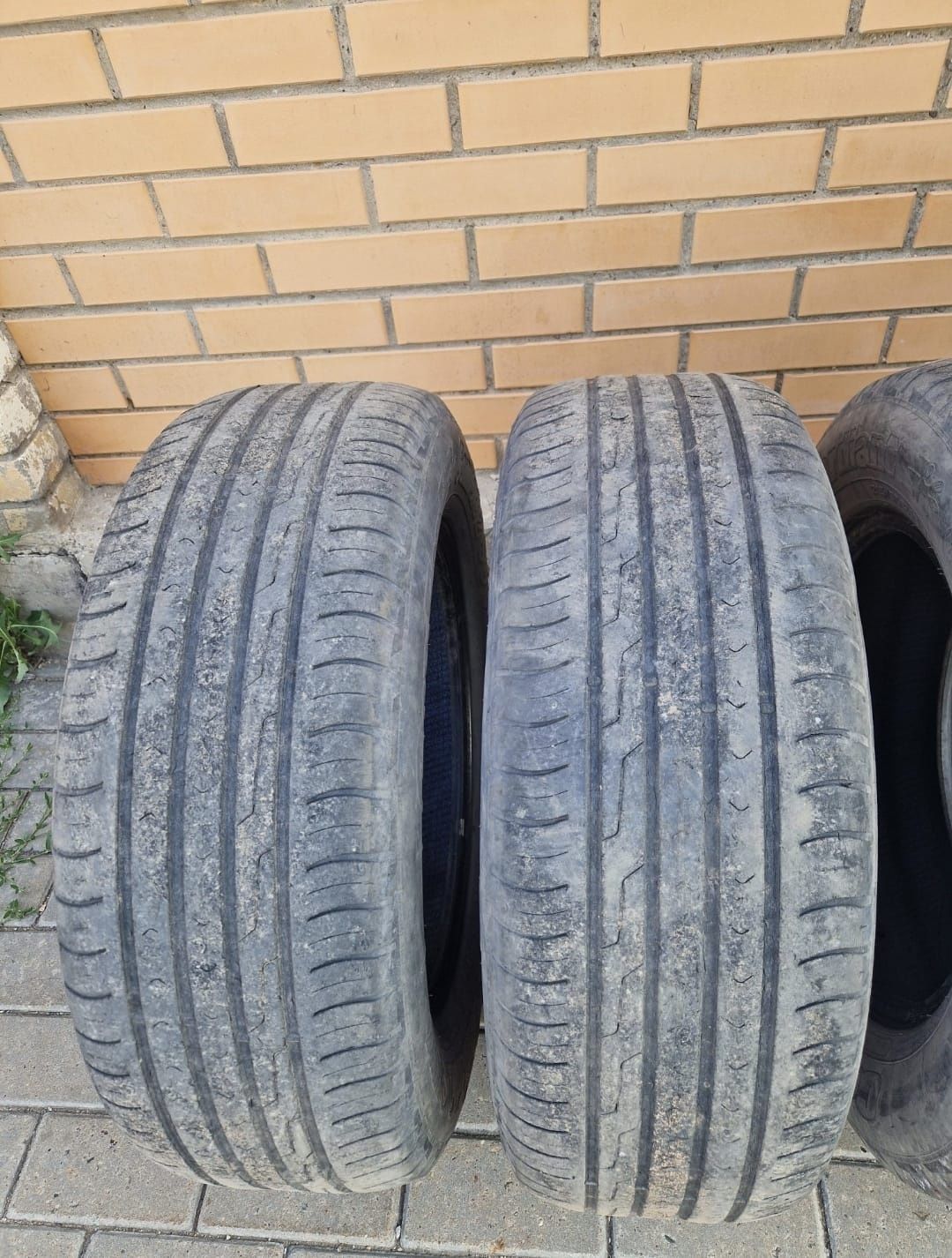 Продам комплект  летних шин