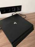 Продам Игровую  приставку  Sony PlayStation 4