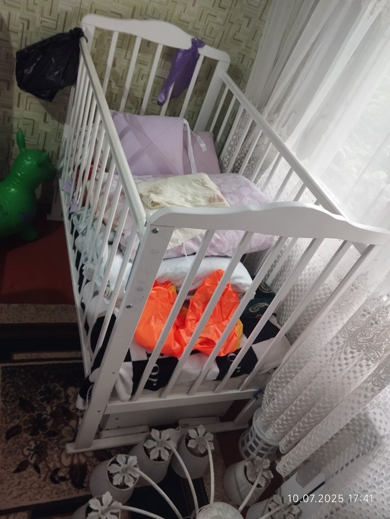 продам детскую кроватку.новая не пользовались.