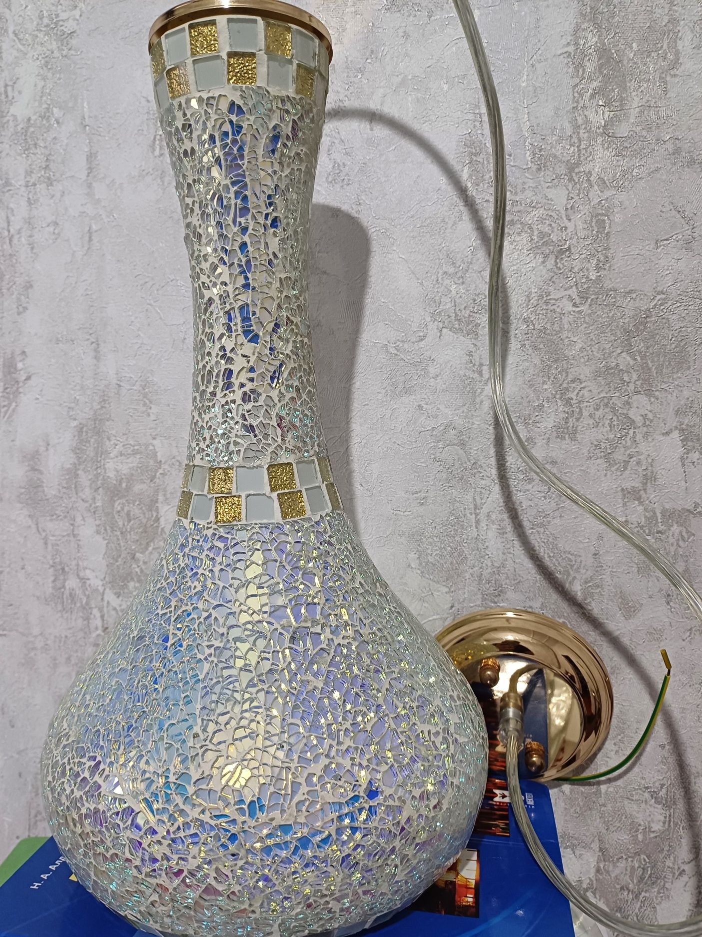 Продам люстру,лампу мазайку 2 шт